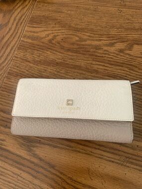 kate spade Two-Tone White and Taupe Pebbled Leather Wallet